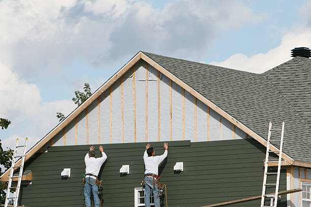 Professional Siding Installation technician working in Uniondale, NY